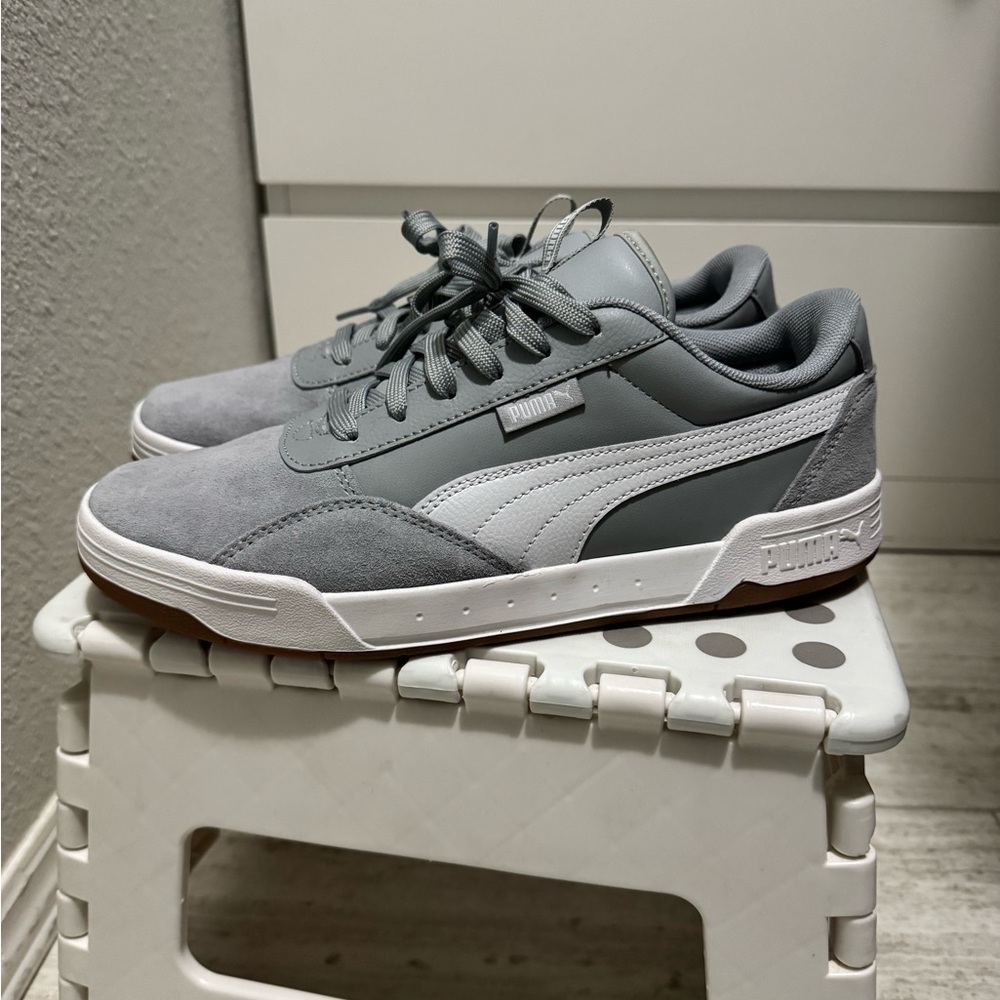 Puma Men's Gray and White Sneakers